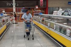 La venta en cadenas de supermercados se sostiene, pero el ticket promedio subió 217% en el año, incluso algo más que la inflación. Foto: Rodrigo DAngelo / MDZ