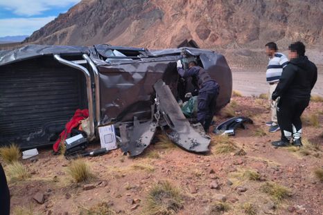Así quedó la Toyota Hilux tras el accidente en Uspallata. Así quedó la Toyota Hilux tras el accidente en Uspallata.