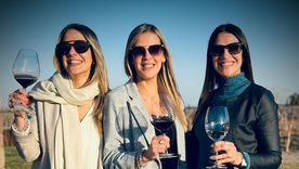 Ellas son felices en Finca Decero. No te pierdas, al final de la nota, la galería de fotos de los amigos bodegueando.