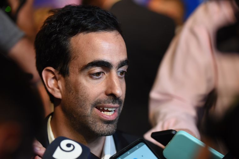 El ministro de Hacienda, Víctor Fayad, explicó la medida que apunta a aumentar el cumplimiento de los contribuyentes y disminuir la mora. Foto: Archivo MDZ