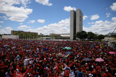 asuncion de lula: detienen a un hombre con explosivo y un cuchillo asuncion de lula: detienen a un hombre con explosivo y un cuchillo