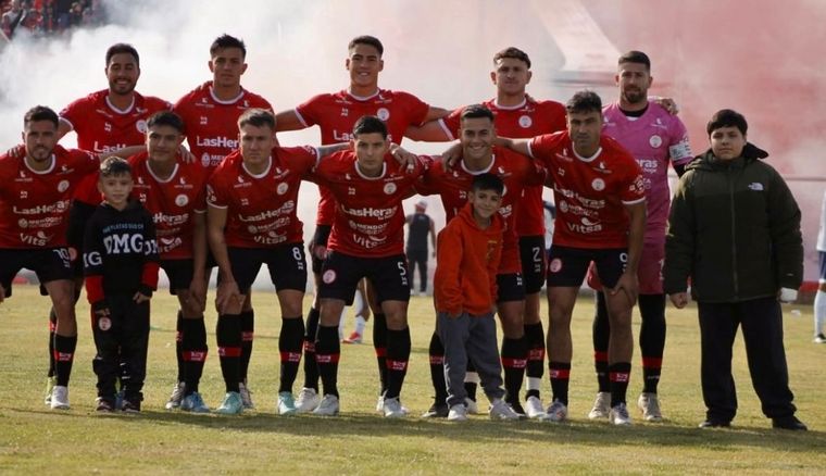 Huracán Las Heras no pudo frente a Atenas de Río Cuarto. Huracán Las Heras no pudo frente a Atenas de Río Cuarto.
