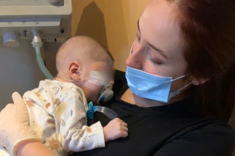 El bebé Giovanni Benavídez cumple este viernes cinco meses de vida, pero continúa hospitalizado en Córdoba, tras haber recibido fentanilo contaminado. El bebé Giovanni Benavídez cumple este viernes cinco meses de vida, pero continúa hospitalizado en Córdoba, tras haber recibido fentanilo contaminado.