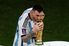Lionel Messi El capitán de la Selección argentina, el mejor del mundo según The Guardian.