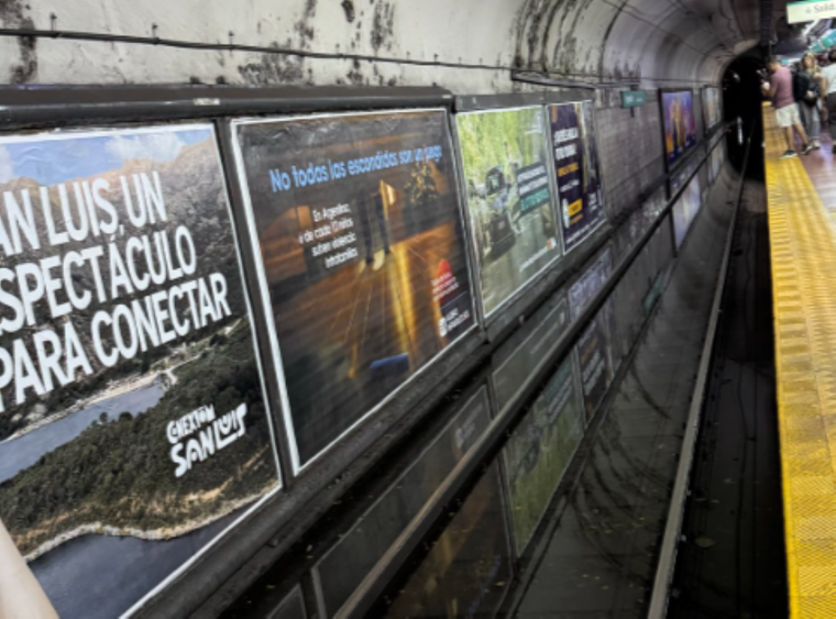 Algunos usuarios explicaron que se debe a un problema en las bombas de desagüe en el subte.