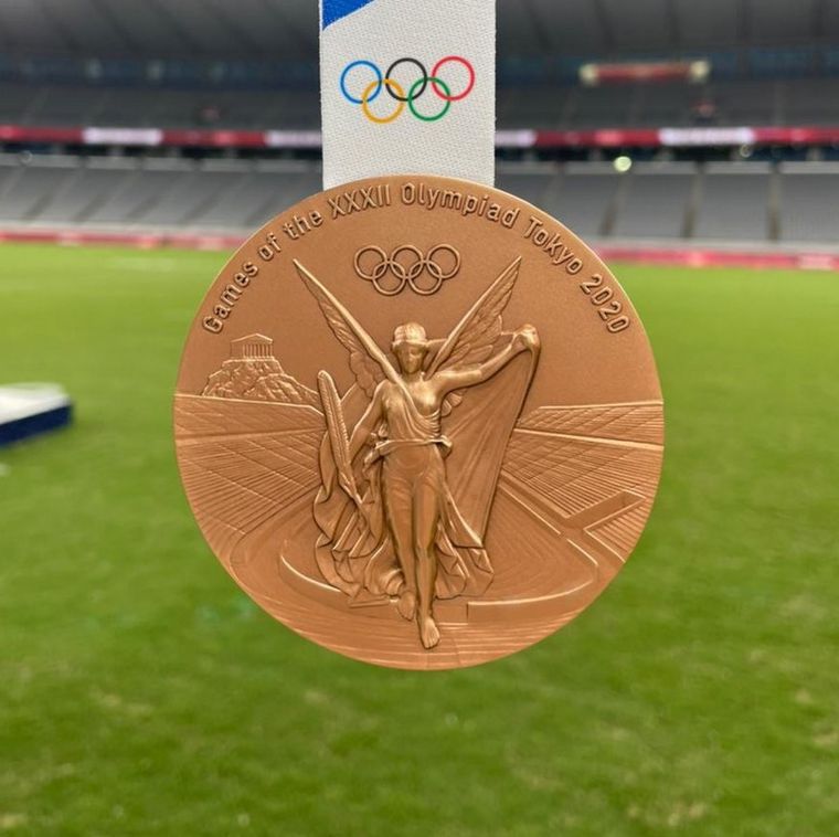 La medalla de bronce de Los Pumas 7s, la única de Argentina en la primera semana de competencia en Tokio. Foto: Prensa UAR