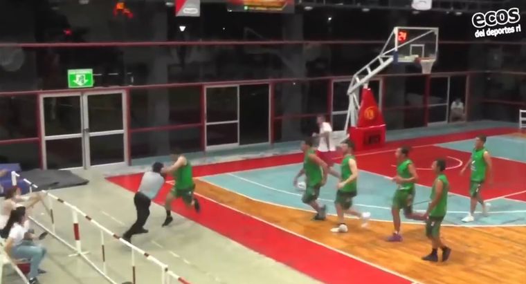 Renzo Mustazza agredió al árbitro Raúl Olivero