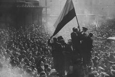 Celebraciones en Madrid tras la proclamación de la II República. Foto: GETTY IMAGES