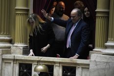 Guillermo Francos y Karina Milei en los balcones del Congreso de la Nación.
