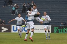 Independiente Rivadavia goleó y espera por Gimnasia. Independiente Rivadavia goleó y espera por Gimnasia.