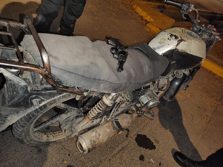 La Zanella 150cc en la que se movilizaba el malviviente detenido en El Algarrobal. La Zanella 150cc en la que se movilizaba el malviviente detenido en El Algarrobal.