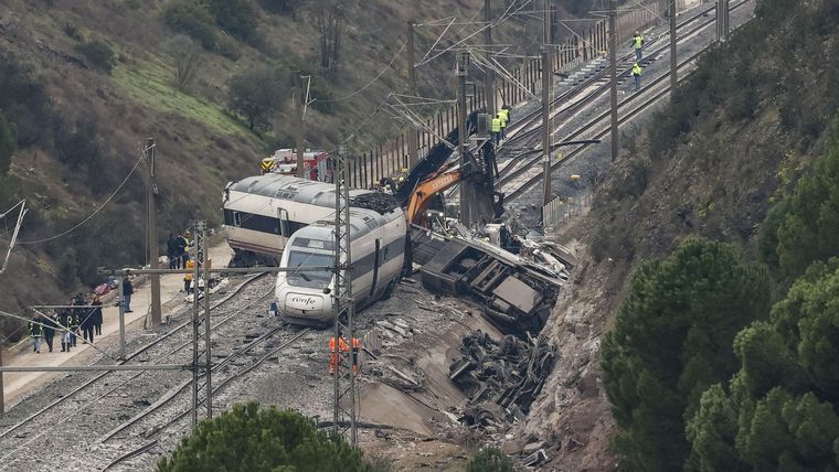 El Renfe Alvia no tuvo tiempo de frenar antes de impactar con los vagones del Iryo.