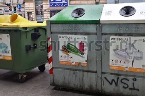 Contenedores para ropa usada en Viena, Austria. Foto Shutterstock Contenedores para ropa usada en Viena, Austria. Foto Shutterstock