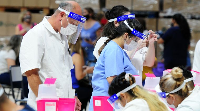 Emir Félix quiere que los centros de salud se conviertan en vacunatorios. Foto: ALF PONCE MERCADO / MDZ