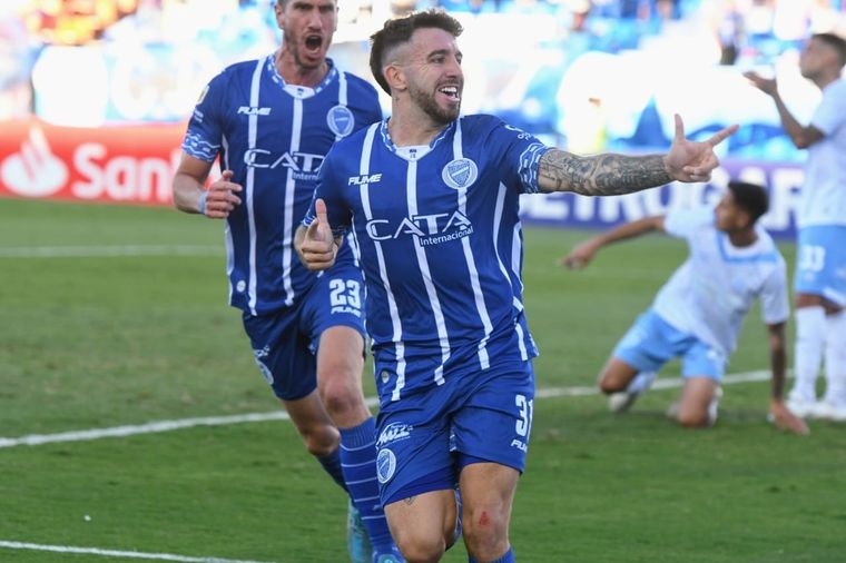 Auzmendi viene de dos goles seguidos. Foto: ALF PONCE MERCADO / MDZ