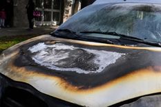 Autos incendiados en Rosario Foto: NA