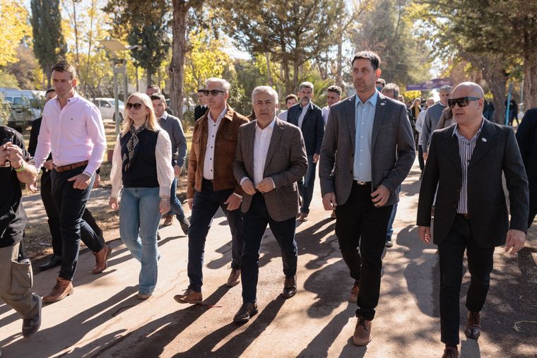 Cornejo participó de la Fiesta de la Ganadería de Zonas Áridas junto a Ramiro Labay (a su izquierda) Foto: Andy Dubrowsky / MDZ