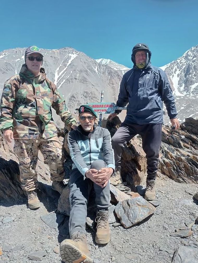 Excombatientes se unen para brindar un mensaje de paz al mundo. 