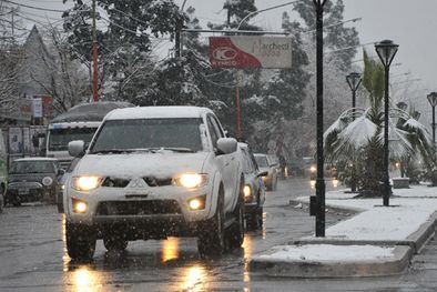 MDZol | Desde que amaneció en San Rafael, la nieve empezó a precipitar sobre el Departamento. Foto: Agustín Mauricio/Mediamza.com