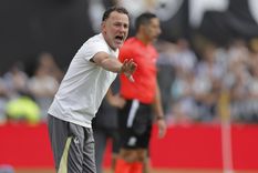 Gabriel Milito es seguido de cerca por un gigante de Sudamérica. Foto: EFE Gabriel Milito es seguido de cerca por un gigante de Sudamérica. Foto: EFE