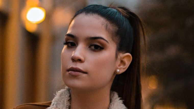 Astrología, signo, zodiaco Mujer posando. Fuente: Unsplash