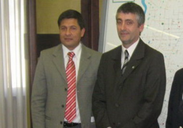 José Álvarez, de la Cooperativa Algarrobo Grande, junto a Marcelo Gallo. Foto: Gentileza ArribaelEste.com