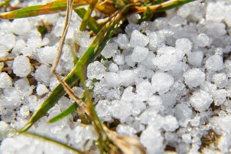 Se llama graupel, y aunque pocos lo conocen, cada tanto sorprende en los inviernos más crudos. Se llama graupel, y aunque pocos lo conocen, cada tanto sorprende en los inviernos más crudos.