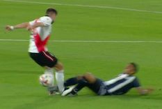 La entrada que derivó en la expulsión de Peña. Foto: Captura