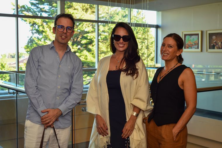 Germán Giménez, gerente de Hospitalidad de Bodega Séptima, junto a Lorena Lorca y Alicia Sisteró. Germán Giménez, gerente de Hospitalidad de Bodega Séptima, junto a Lorena Lorca y Alicia Sisteró.