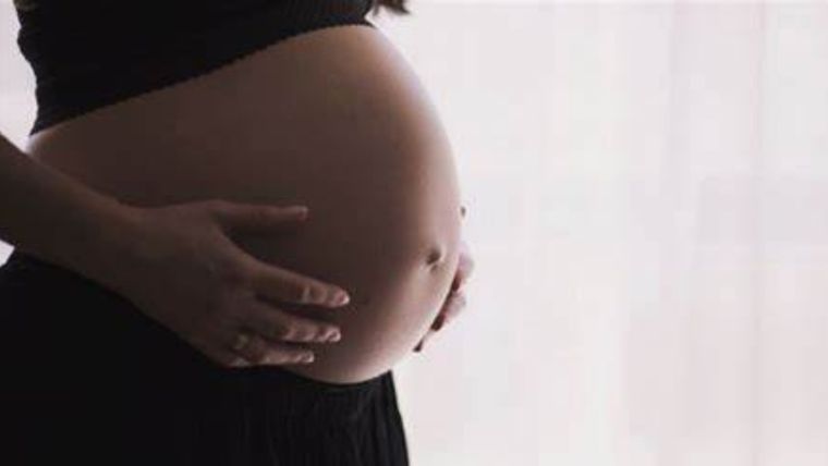 Atender respetuosamente a la madre, manteniendo su dignidad, confidencialidad y privacidad. Foto: MDZ