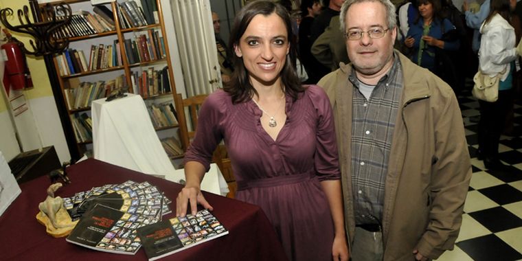 Los paleontólogos Analía Forasiepi, autora del libro, y Marcelo de la Fuente, autor del prólogo. Foto: Agustín Mauricio/Mediamza.com