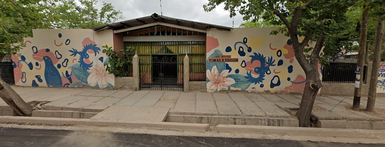 La escuela Tomás Alva Edison, donde arrestaron al profesor. Foto: Google Maps.