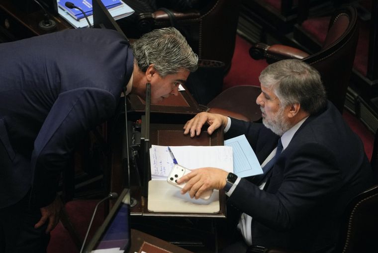 Jorge Capitanich y José Mayans en el Senado.