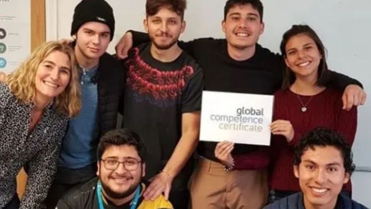 En AFS Programas Interculturales Argentina y Uruguay, estamos firmemente convencidos de que la educación es la llave que abre las puertas hacia el éxito personal y profesional. Foto: AFS