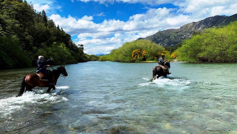 Un destino escondido rodeado de bosques, montañas y el lago que le da nombre, fue el elegido por la inteligencia artificial.&nbsp;