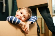 Un estudio reveló el impacto de las mudanzas frecuentes en la salud mental infantil. Foto: Shutterstock