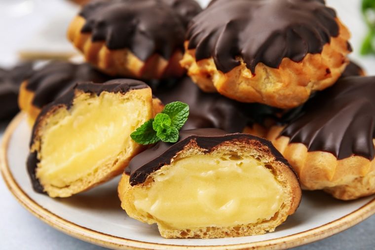 Profiteroles con crema pastelera: receta fácil y deliciosa. ¡Para impresionar!