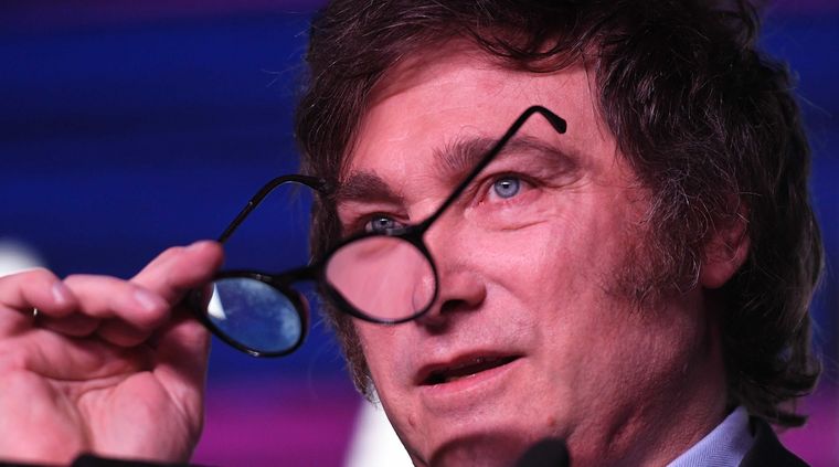 Luis Barrionuevo negó la existencia de un acuerdo con La Libertad Avanza para manejar los planes sociales en caso de que Javier Milei sea electo presidente Foto: Télam