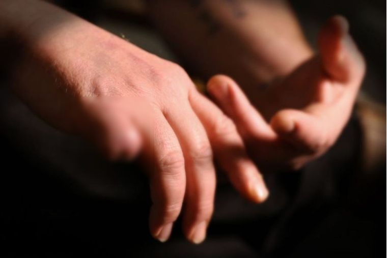 Salvajes Los atacantes no dudaron y le cortaron el dedo con una tijera de podar. Imagen ilustrativa.