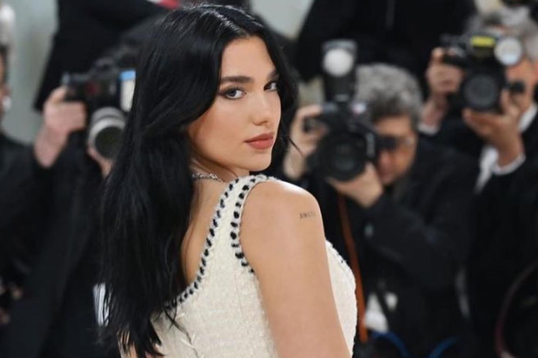 Después de la Met Gala y como look relajado “After party“ Dua Lipa deslumbró a todos con el outfit menos pensado: bikers y diamantes ¡una bomba! Foto: INSTAGRAM @DUALIPA