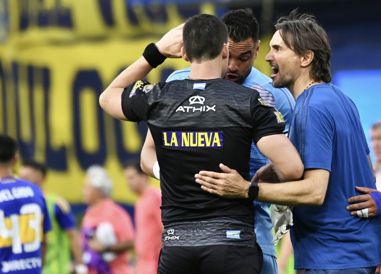 El DT enfrentó los micrófonos. Foto: Fotobaires