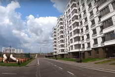 El complejo Nevsky es la principal urbanización de nueva construcción de la ciudad. Foto: WALK AND TALK/YOUTUBE