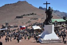 Los motoqueros en el Cristo Redentor. Fuente: Télam.