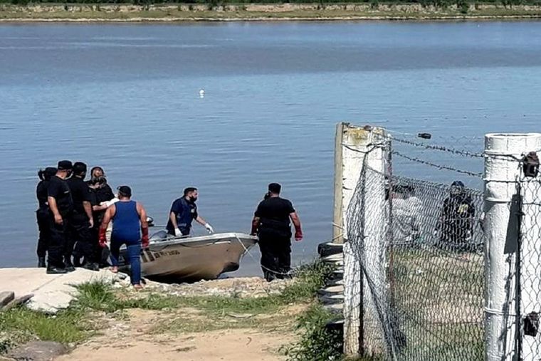 El joven se arrojó al río para destrabar una línea y su suegro no lo volvió a ver