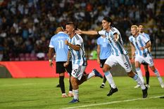 Quiróz celebra su gol con Redondo. Foto: @Argentina