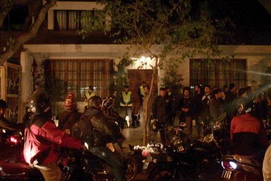MDZol | Unos 150 motociclistas protestaron frente a la casa de Fayad. Foto: MDZ