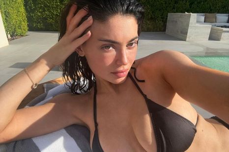 Kylie Jenner en modo cantante. Foto: Archivo