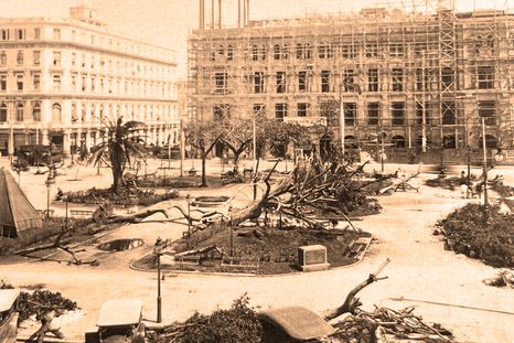 Parque central de La Habana hace 100 años, después del ciclón de 1926. Foto: Wikimedia Commos. Colección Mateos.
