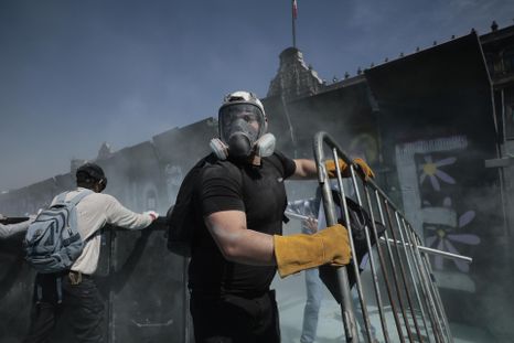 La protesta en México terminó con disturbios. La protesta en México terminó con disturbios.