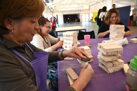 Los juguetes fabricados en el taller solidario serán donados a niñas y niños en situación de vulnerabilidad. Los juguetes fabricados en el taller solidario serán donados a niñas y niños en situación de vulnerabilidad.